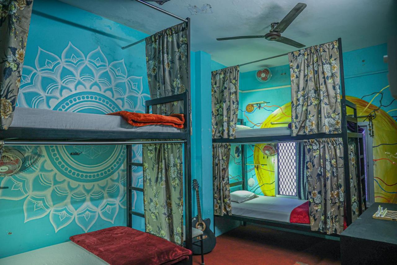 Good Vibes Hostel Варанаси Екстериор снимка
