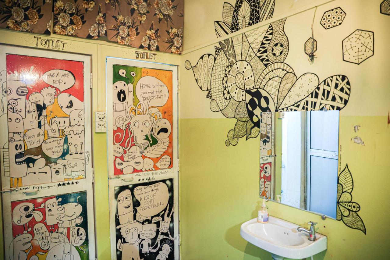 Good Vibes Hostel Варанаси Екстериор снимка