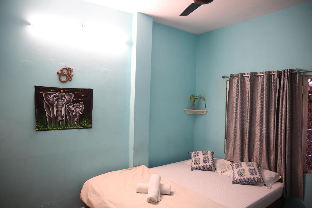 Good Vibes Hostel Варанаси Екстериор снимка