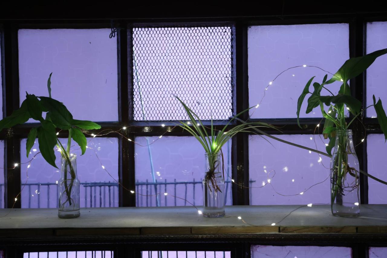 Good Vibes Hostel Варанаси Екстериор снимка