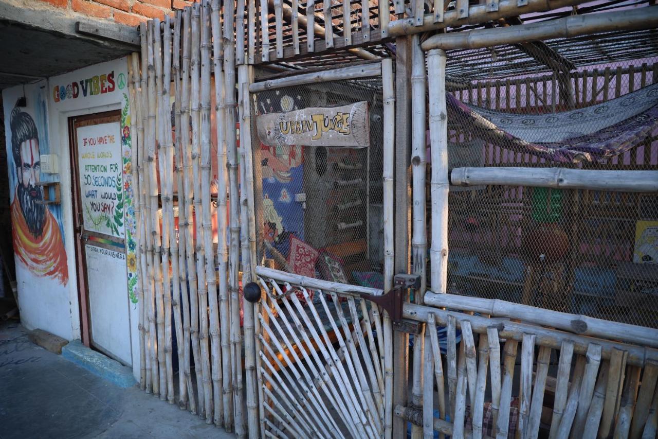 Good Vibes Hostel Варанаси Екстериор снимка