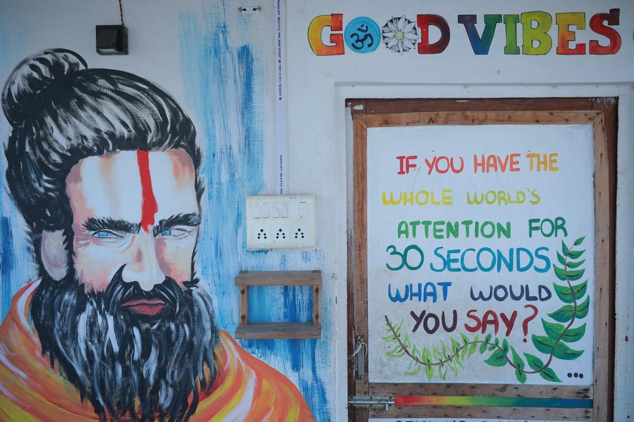 Good Vibes Hostel Варанаси Екстериор снимка