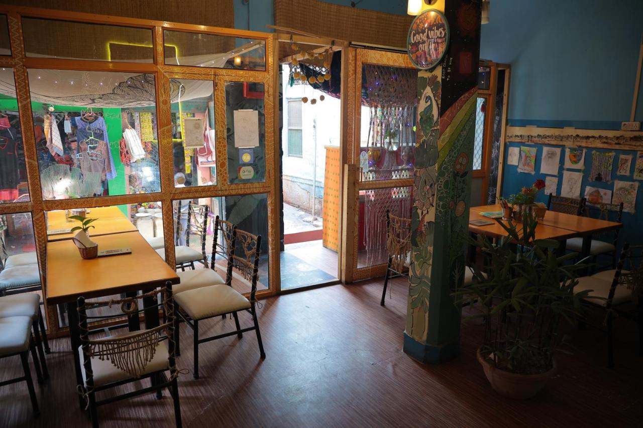 Good Vibes Hostel Варанаси Екстериор снимка