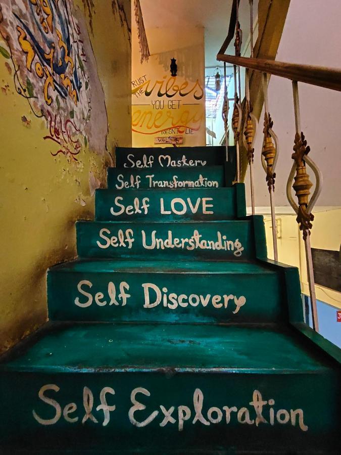 Good Vibes Hostel Варанаси Екстериор снимка