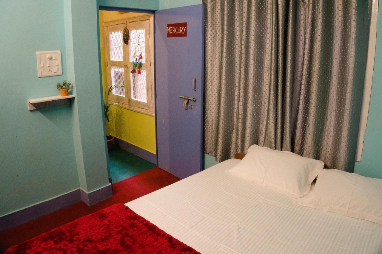 Good Vibes Hostel Варанаси Екстериор снимка