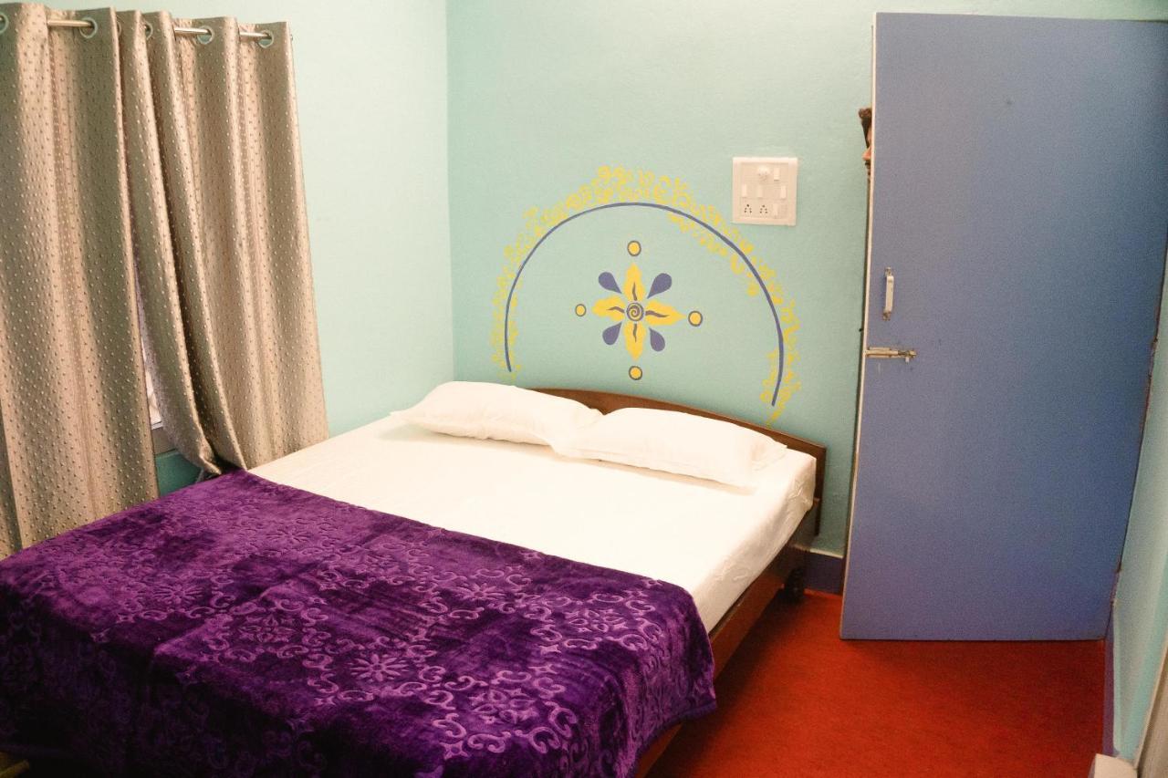 Good Vibes Hostel Варанаси Екстериор снимка